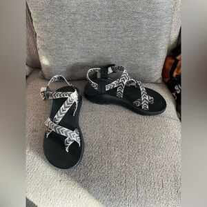 Chaco Women's Z2 Classic Strappy Toe Loop Black/Cream White Sandals Size 9